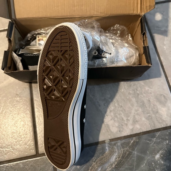 Shoes - Picture 2 of 6